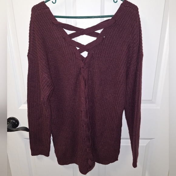 A Harlow and Rose double v-neck thick laced top burgundy sweater in an XL - Picture 3 of 6